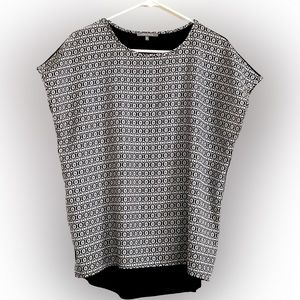 RETRO-ology Black Ivory Geometric Print Dolman Short Sleeve Hi-Low Top
